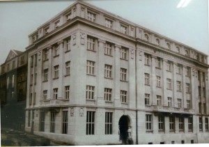 Fotografija zgrade iz originalne stranice škole